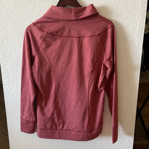 Cutter and Buck red dry teck - Picture 4 of 5